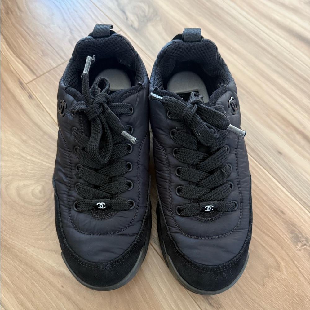 100% authentic Chanel sneaker，size 36.5
